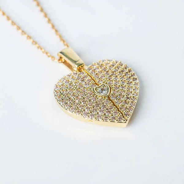 Elegant gold open close heart necklace